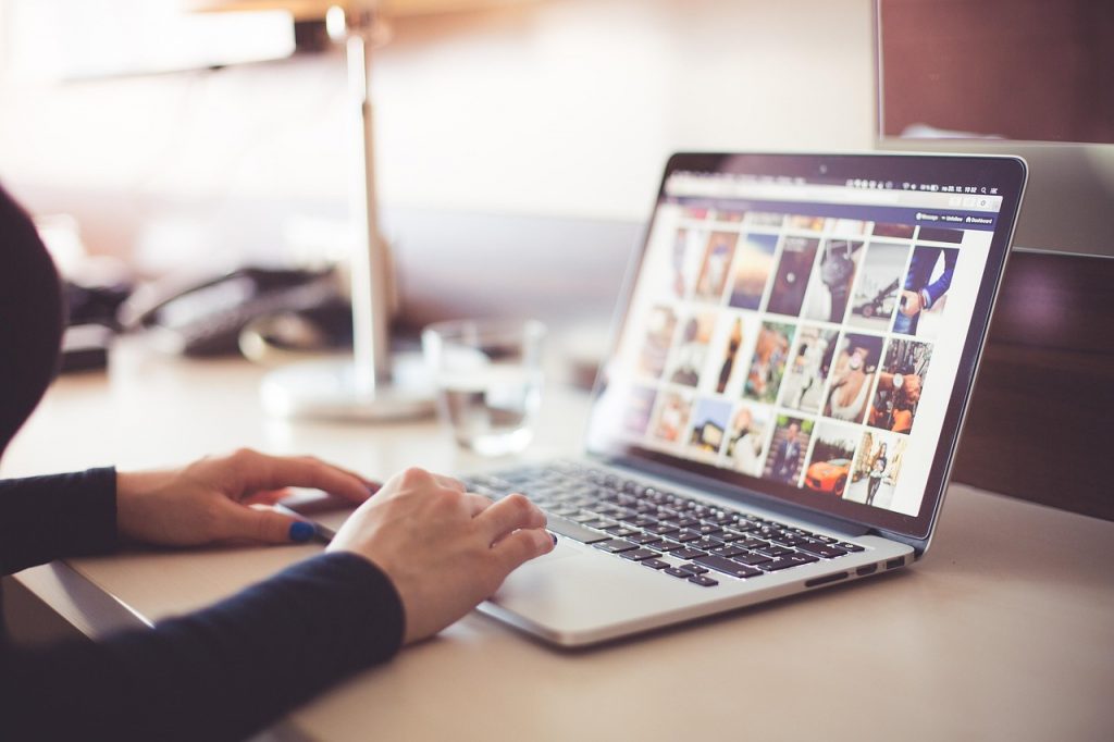 Earn Money online woman using laptop