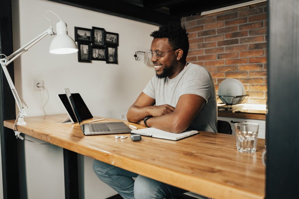 A Beginner freelancer starting his online business in a home office