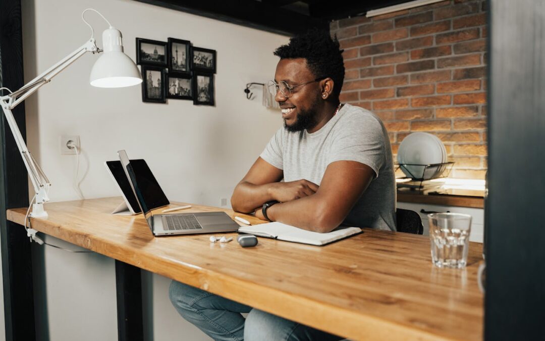 A Beginner freelancer starting his online business in a home office